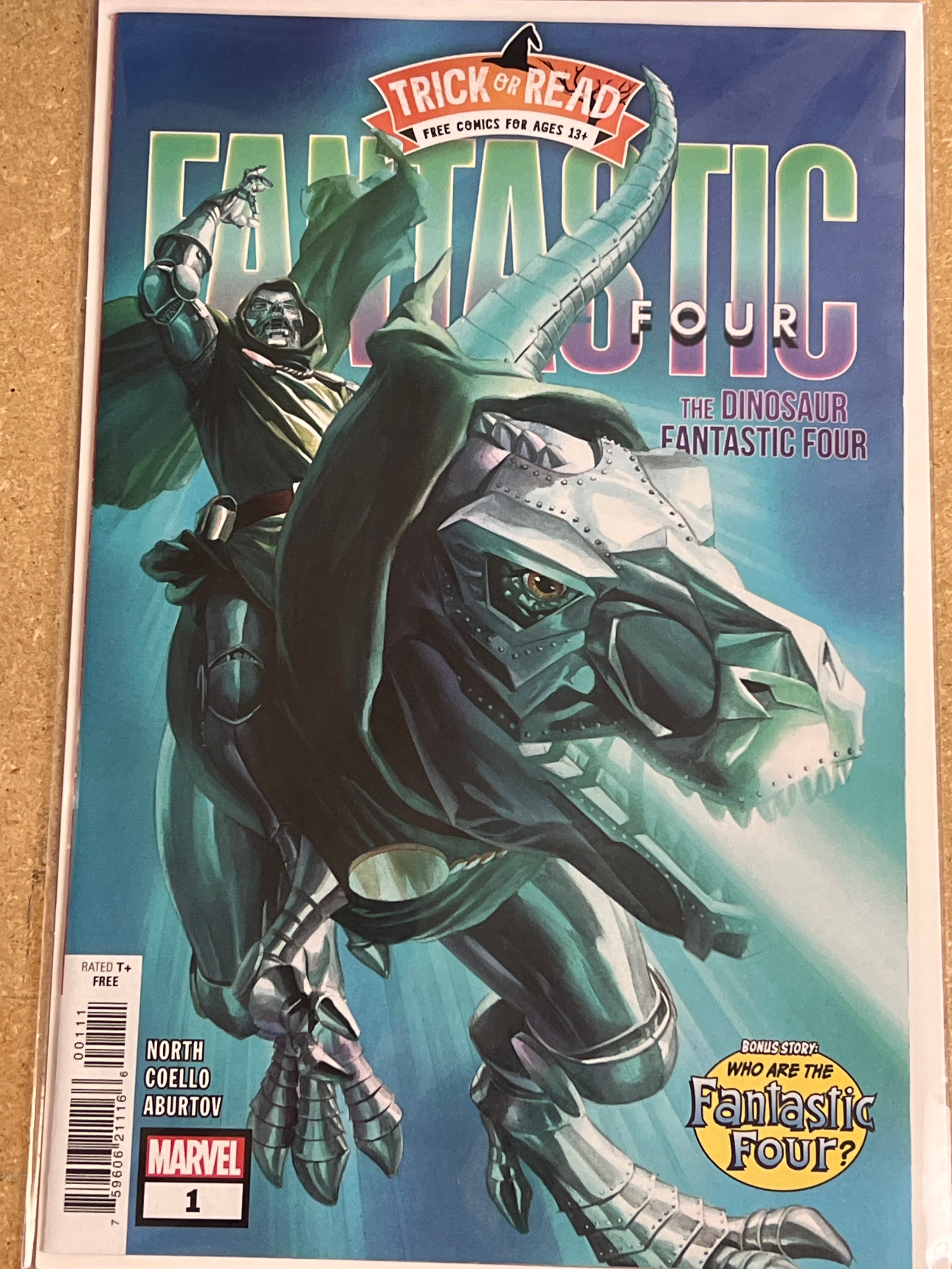 TRICK OR READ FANTASTIC FOUR ALEX ROSS DR DOOM VARIANT (M176)