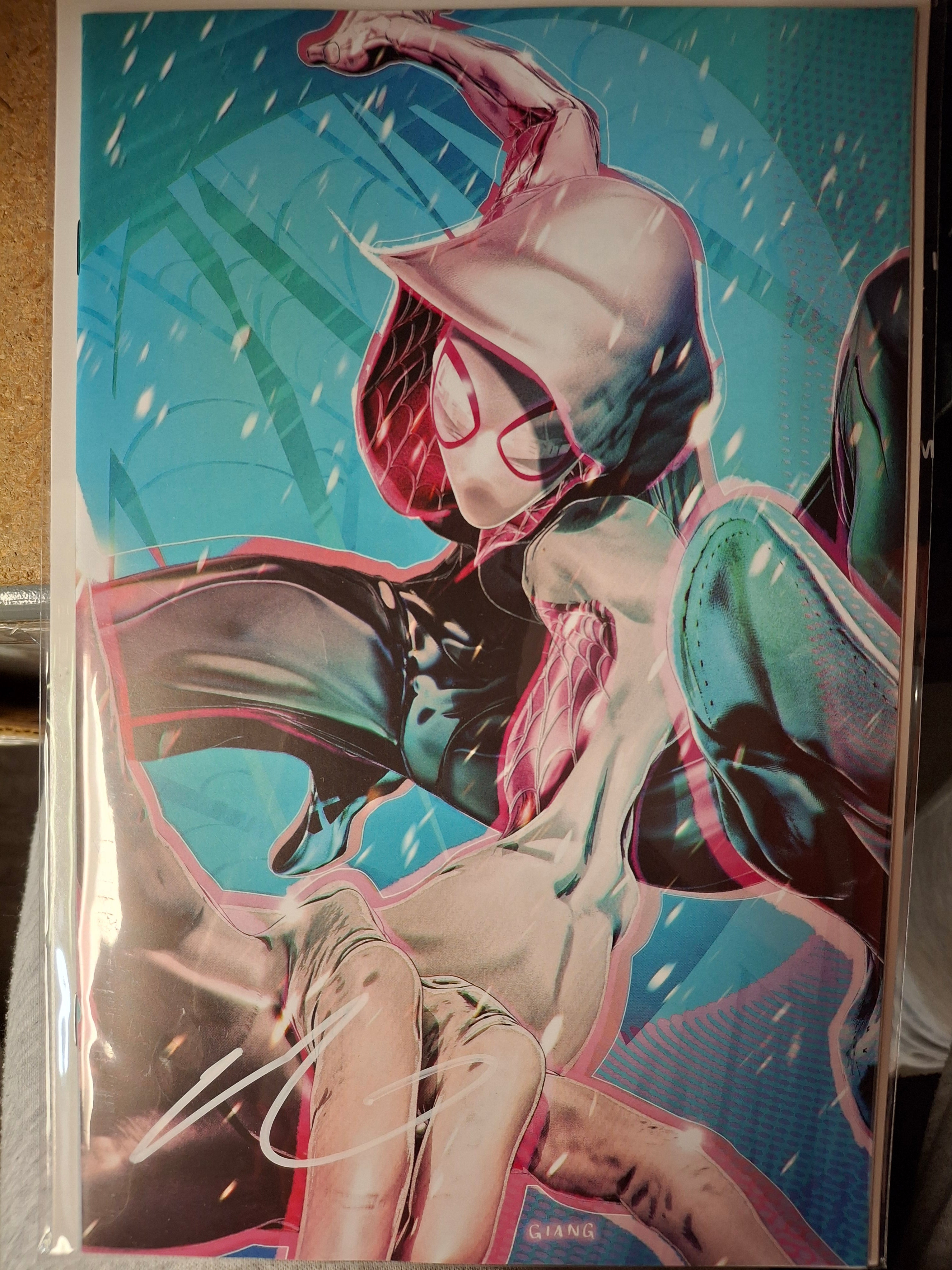 SPIDER-GWEN: THE GHOST-SPIDER #4 JOHN GIANG VIRGIN VARIANT SIGNED BY JOHN GIANG W/COA (SS8)