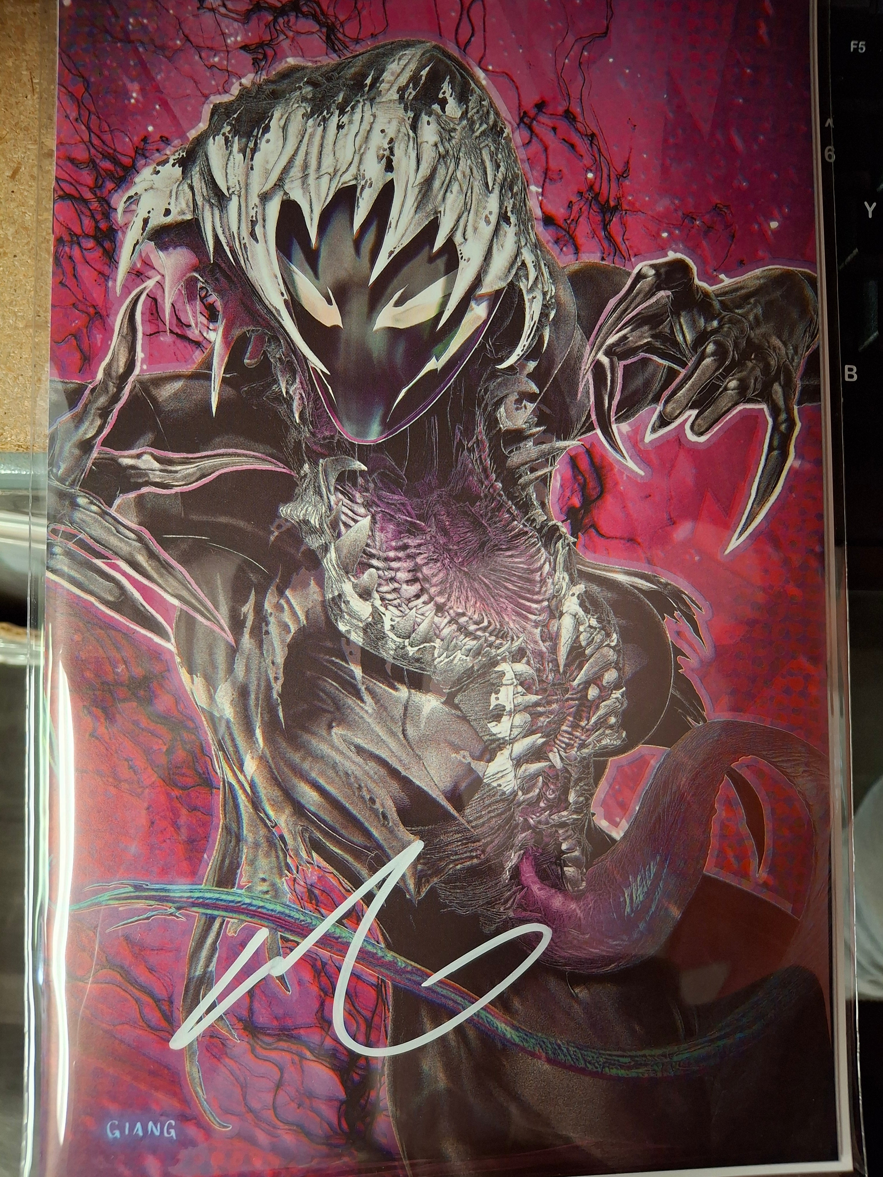 SPIDER-GWEN SMASH #1 JOHN GIANG VENOMIZED VIRGIN VARIANT SIGNED BY JOHN GIANG W/COA (SS8)