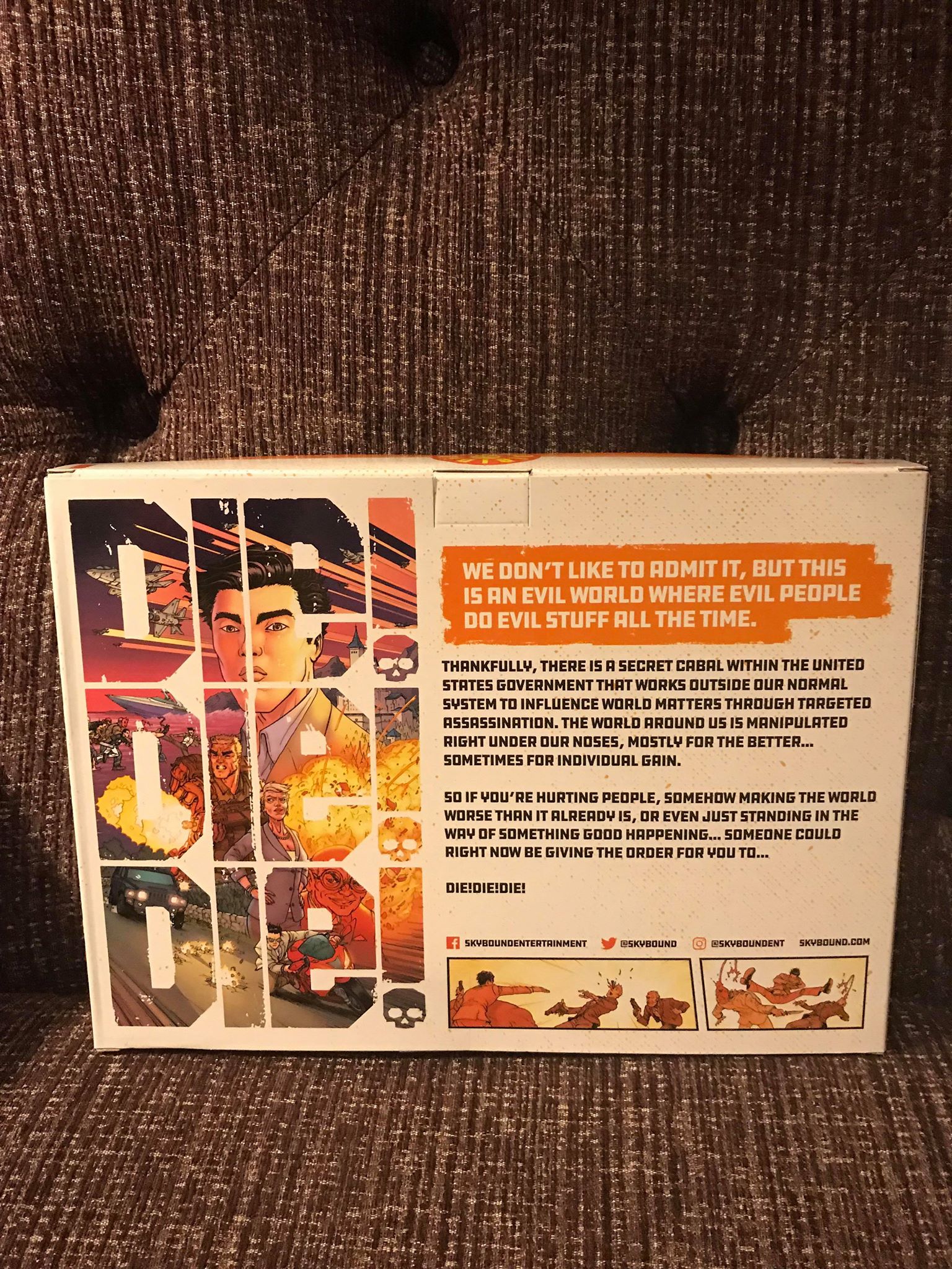 DIE DIE DIE #1 BOXED SET W/ AF AND SILVER FOIL COMIC REGULAR VERSION SDCC 2018 EXCLUSIVES