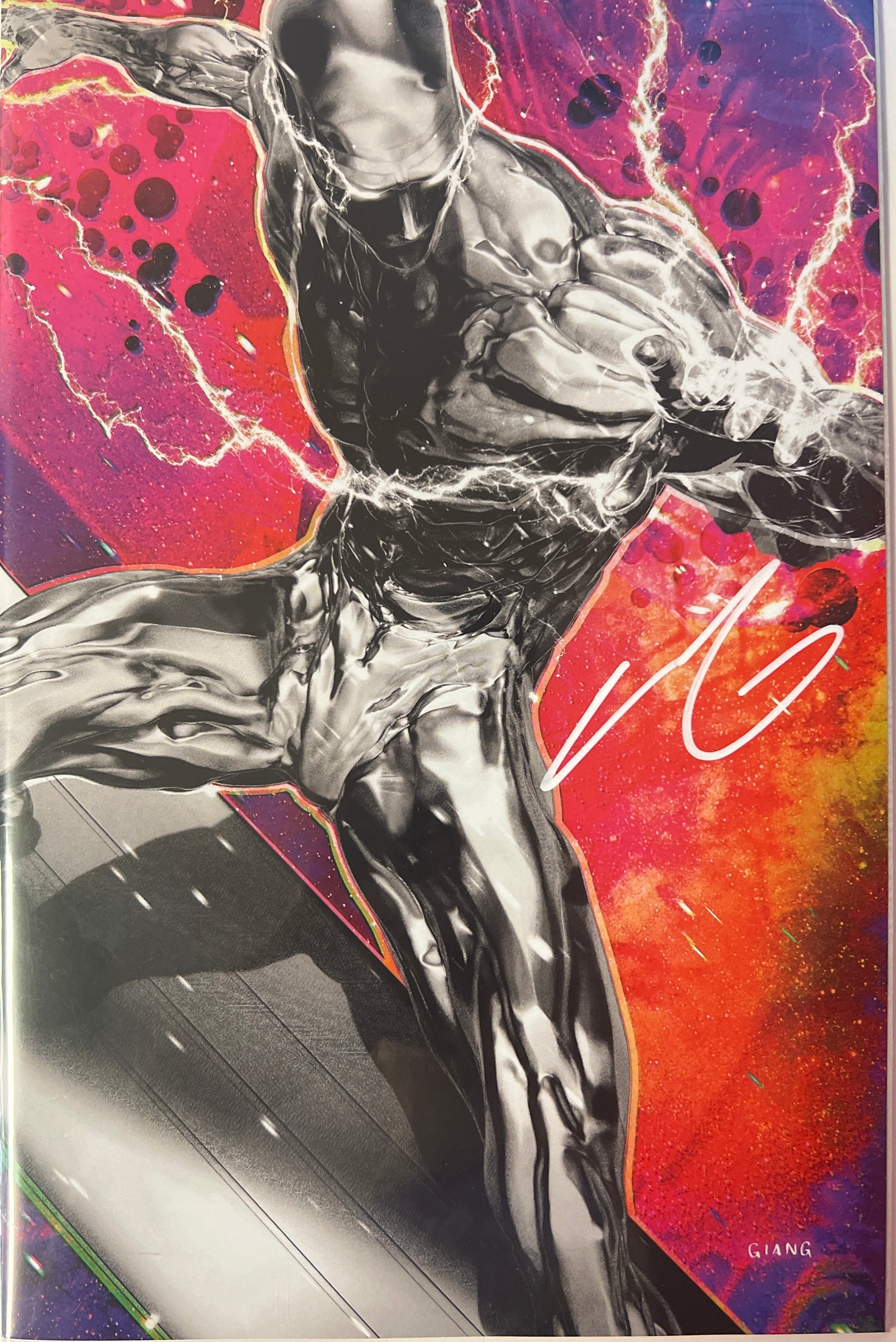 FANTASTIC FOUR #31 JOHN GIANG FANEXPO DALLAS EXCLUSIVE VIRGIN VARIANT SIGNED BY JOHN GIANG WITH COA (SS12)