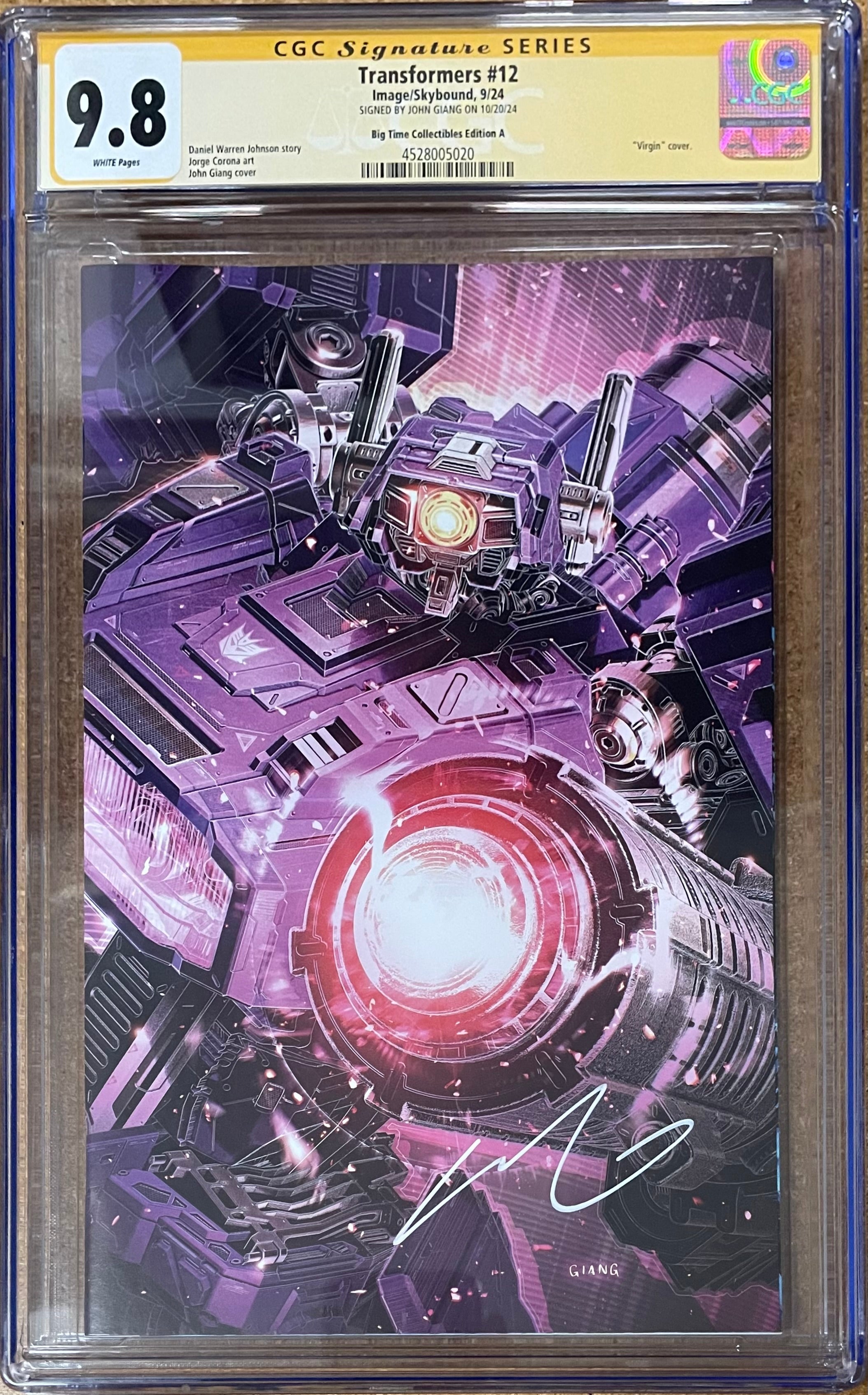 TRANSFORMERS #12 JOHN GIANG EXCLUSIVE SHOCKWAVE VIRGIN VARIANT SIGNED BY JOHN GIANG CGC 9.8 (IN STOCK C67)