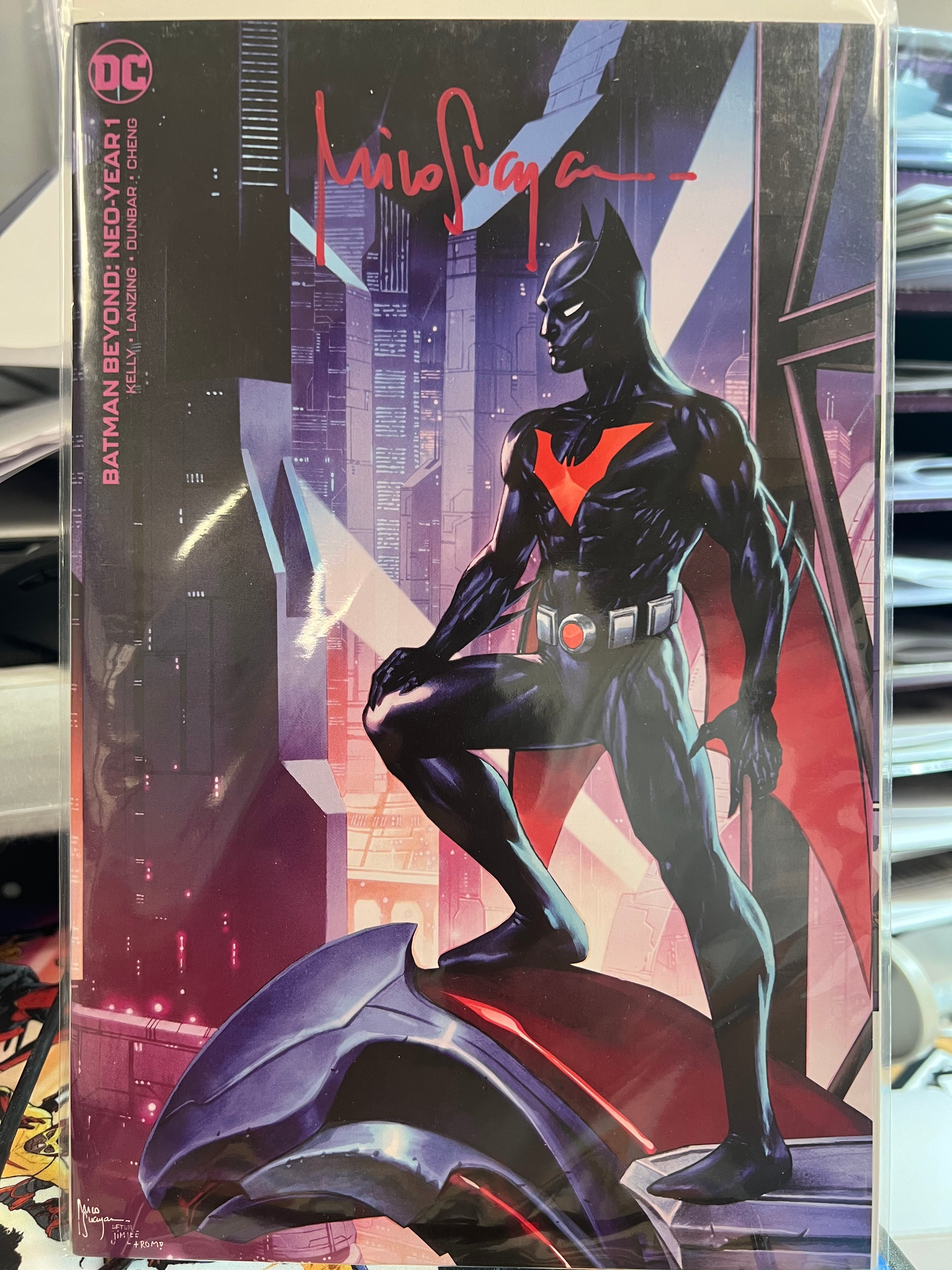 BATMAN BEYOND NEO YEAR #1 MINIMAL TRADE DRESS SIGNED BY MICO SUAYAN WITH COA (SS 1)