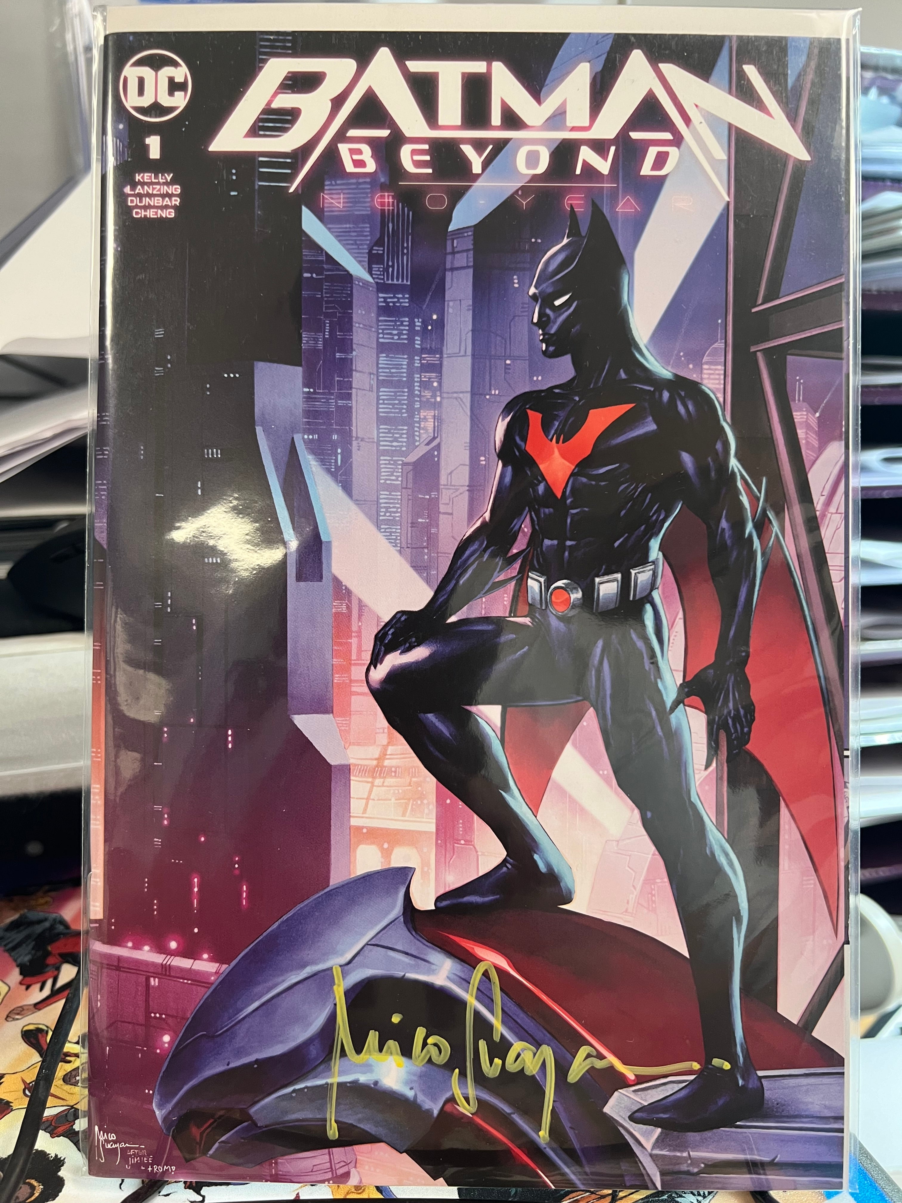 BATMAN BEYOND NEO YEAR #1 TRADE DRESS SIGNED BY MICO SUAYAN WITH COA (SS 1)