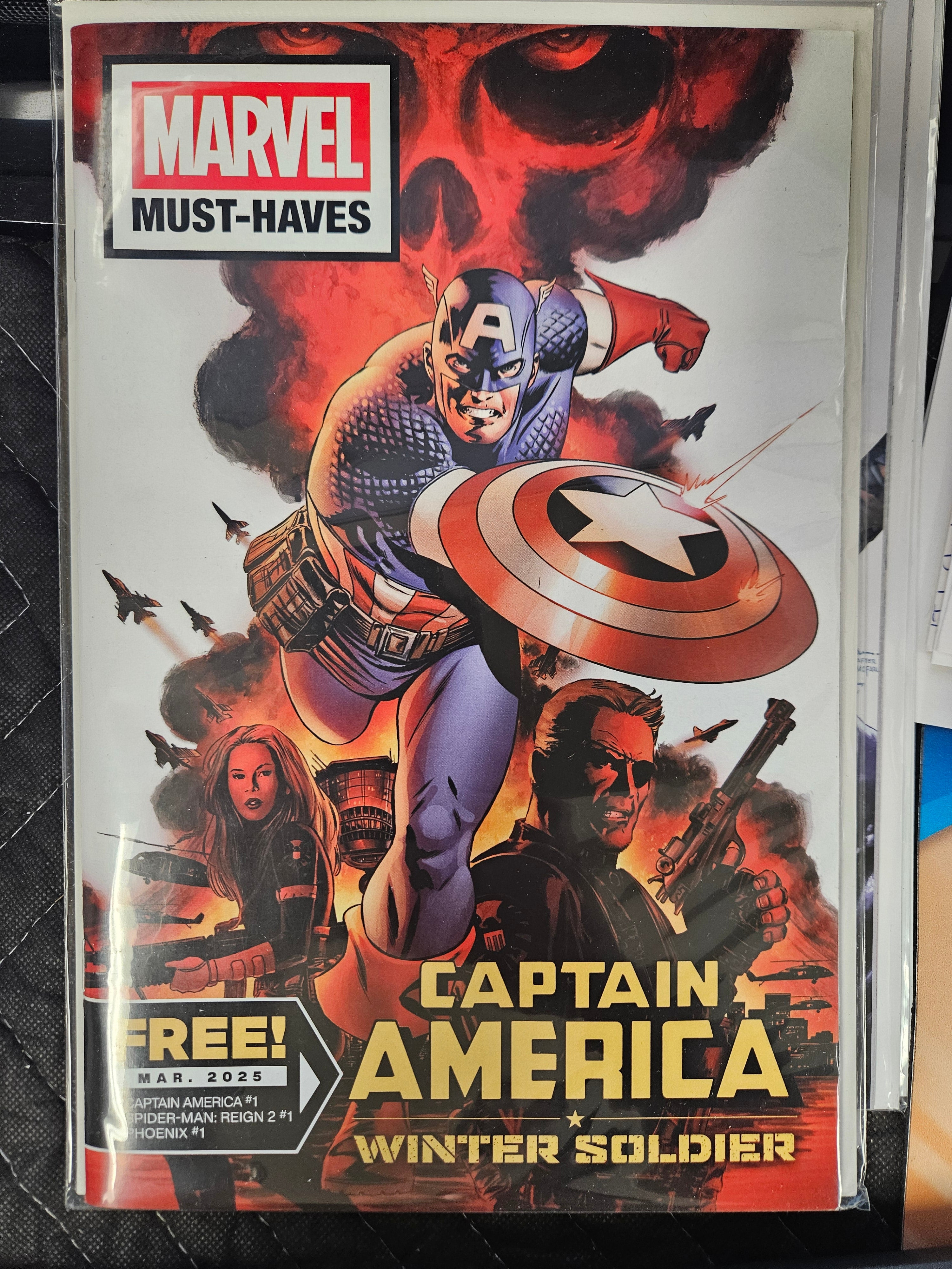 MARVEL MUST-HAVES: CAPTAIN AMERICA MARVEL COMICS 2025 (CB132)