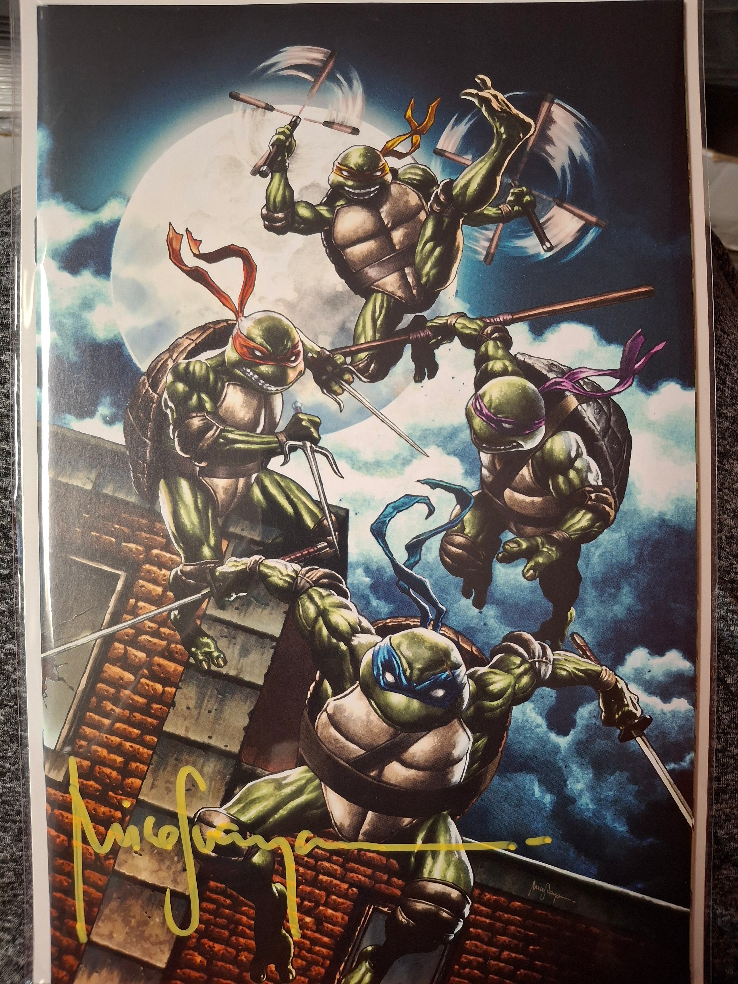 TEENAGE MUTANT NINJA TURTLES (2024) #1 EXCLUSIVE VARIANT SIGNED BY MICO SUAYAN WITH COA (SS8)